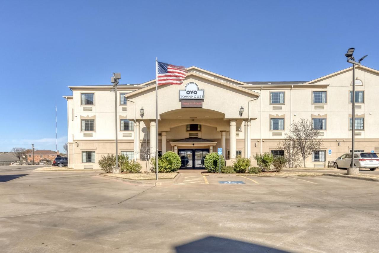 Oyo Townhouse Wichita Falls West المظهر الخارجي الصورة