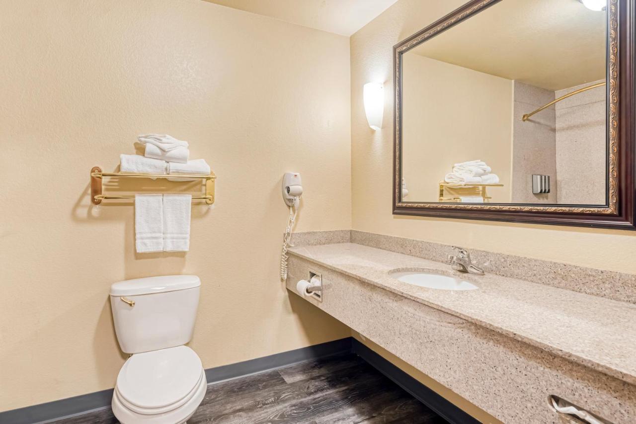 Oyo Townhouse Wichita Falls West المظهر الخارجي الصورة