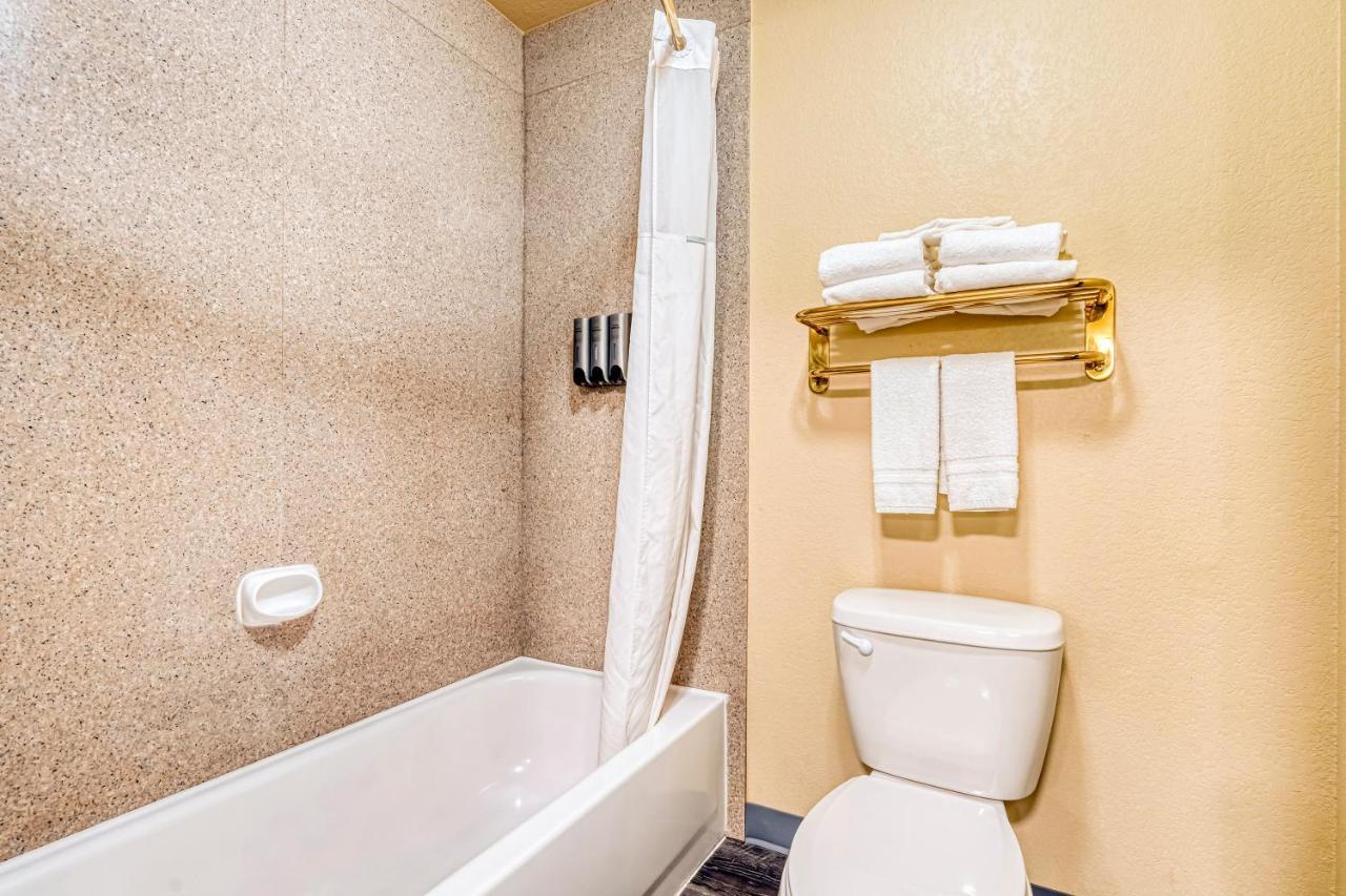 Oyo Townhouse Wichita Falls West المظهر الخارجي الصورة