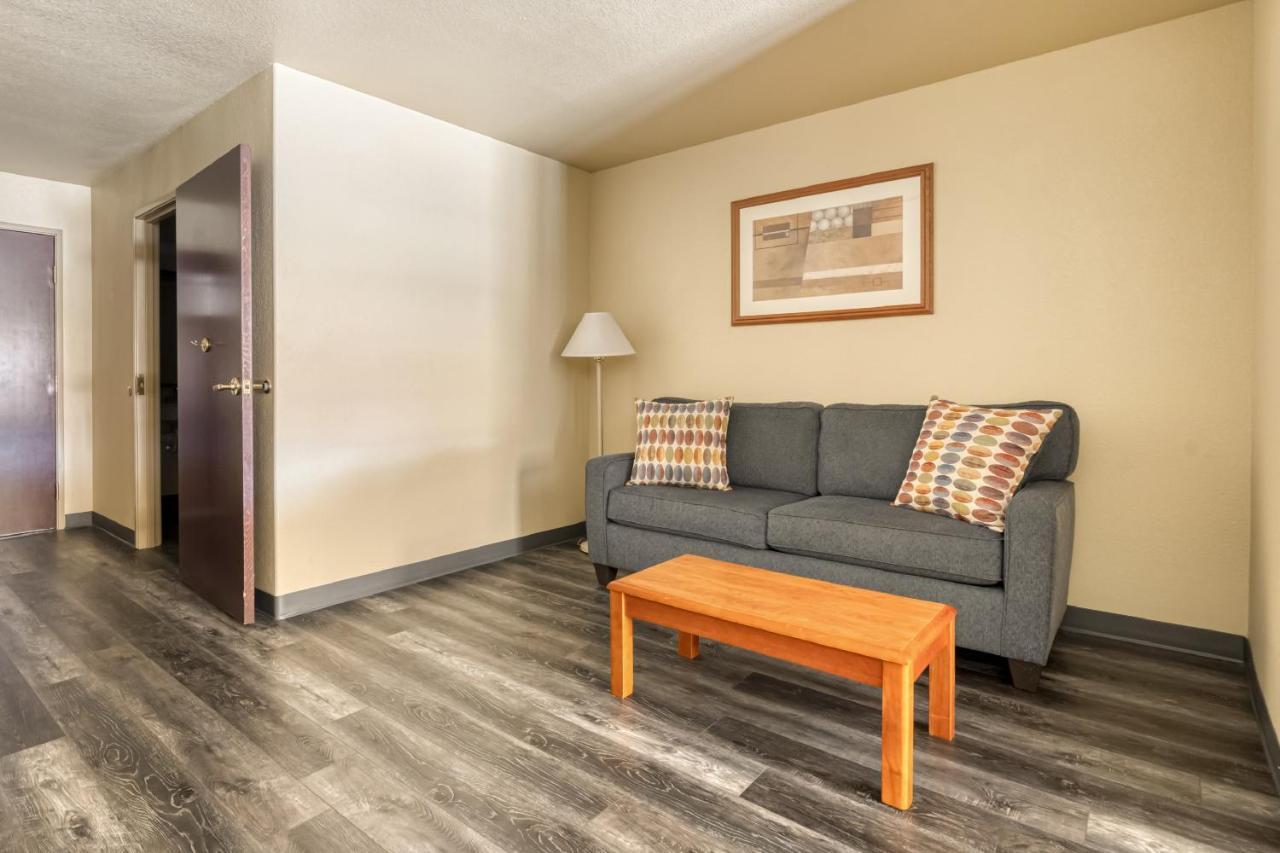Oyo Townhouse Wichita Falls West المظهر الخارجي الصورة